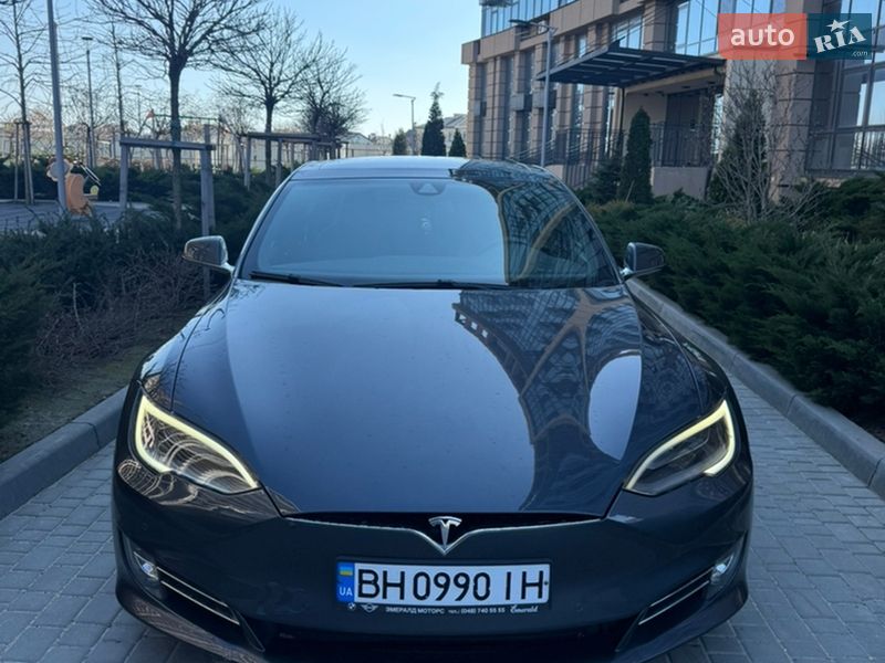 Лифтбек Tesla Model S 2016 в Одессе