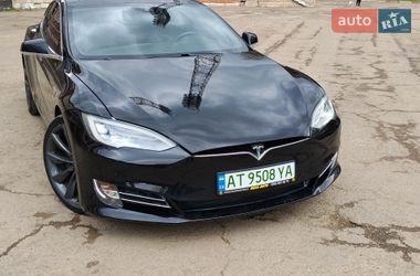Лифтбек Tesla Model S 2016 в Ивано-Франковске