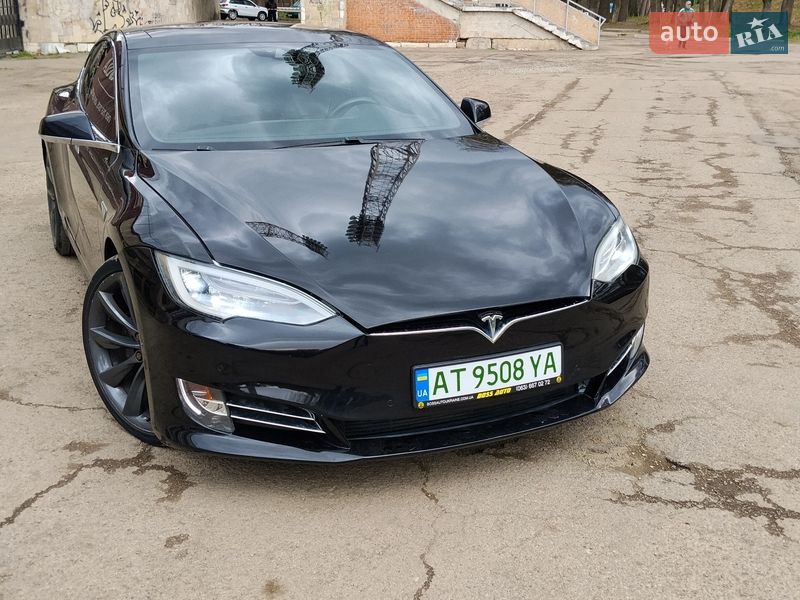Лифтбек Tesla Model S 2016 в Ивано-Франковске