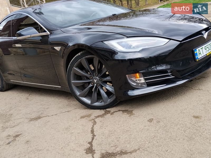 Лифтбек Tesla Model S 2016 в Ивано-Франковске