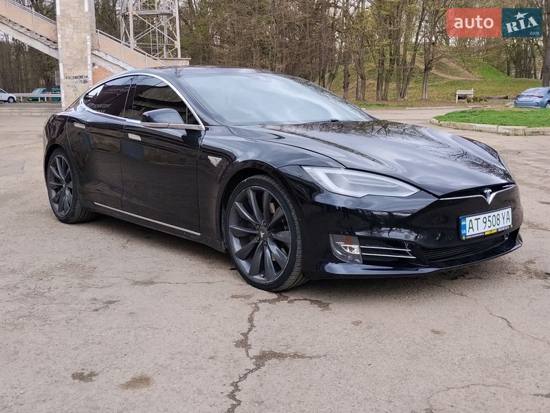 Лифтбек Tesla Model S 2016 в Ивано-Франковске
