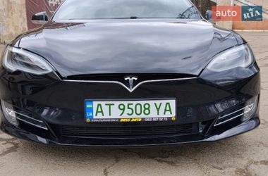 Лифтбек Tesla Model S 2016 в Ивано-Франковске