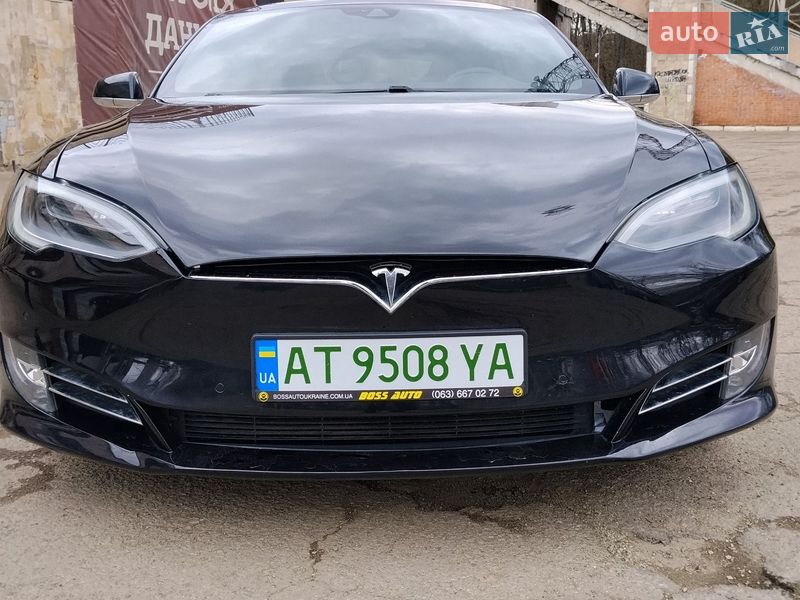 Лифтбек Tesla Model S 2016 в Ивано-Франковске