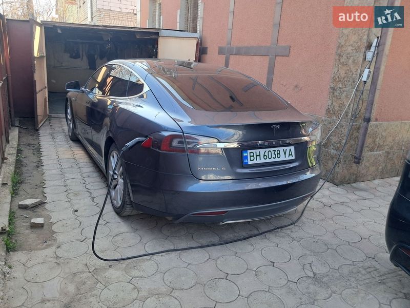 Лифтбек Tesla Model S 2015 в Одессе