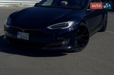 Лифтбек Tesla Model S 2015 в Львове