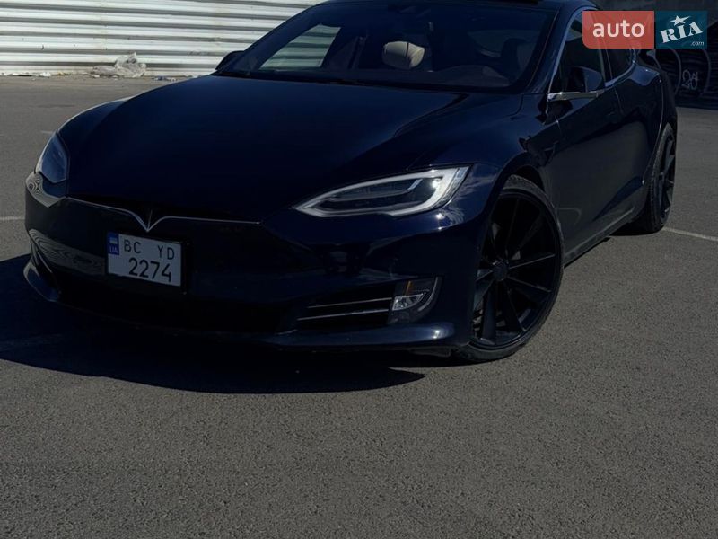 Tesla Model S 2015