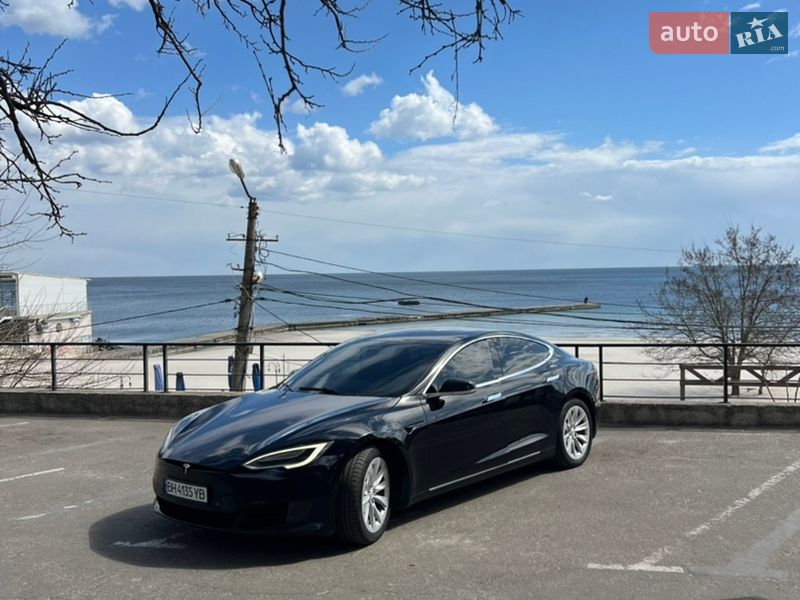 Ліфтбек Tesla Model S 2017 в Одесі