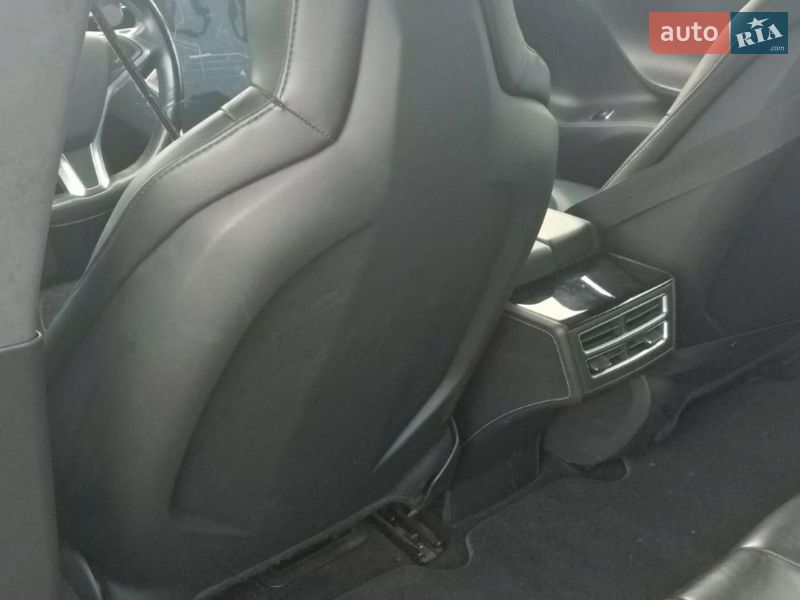 Лифтбек Tesla Model S 2015 в Кропивницком