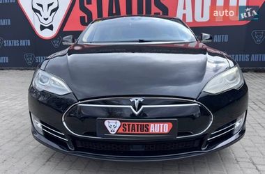 Лифтбек Tesla Model S 2015 в Виннице