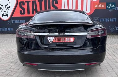 Лифтбек Tesla Model S 2015 в Виннице