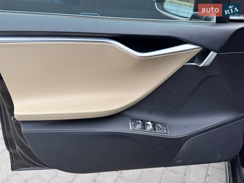 Ліфтбек Tesla Model S 2015 в Вінниці фото 18 Ліфтбек Tesla Model S 2015 в Вінниці