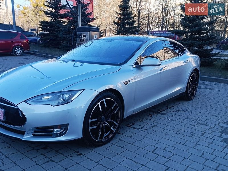 Ліфтбек Tesla Model S 2013 в Львові