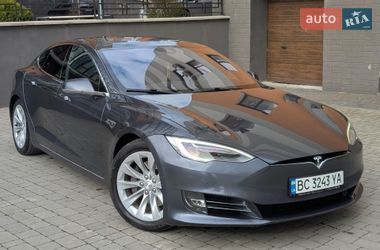 Лифтбек Tesla Model S 2016 в Ивано-Франковске