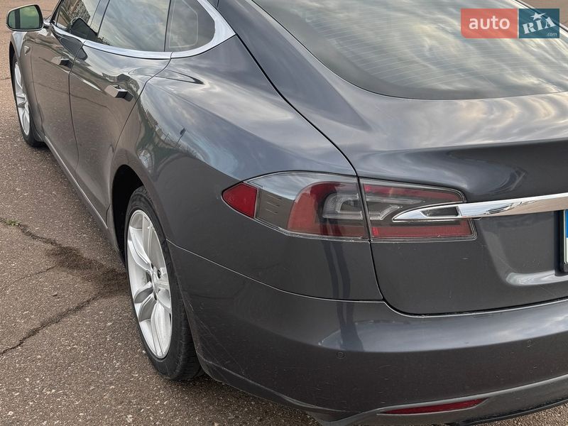 Ліфтбек Tesla Model S 2015 в Одесі фото 4 Ліфтбек Tesla Model S 2015 в Одесі