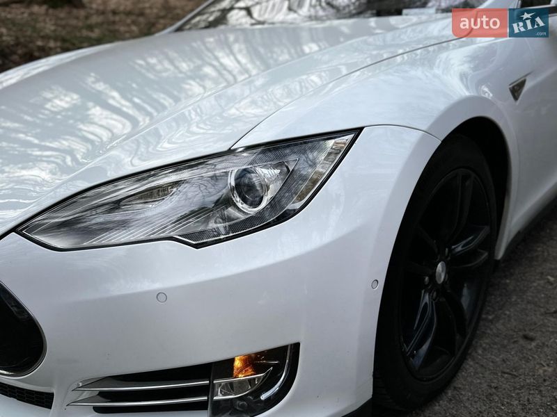 Ліфтбек Tesla Model S 2015 в Кропивницькому