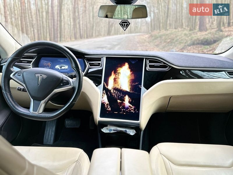 Ліфтбек Tesla Model S 2015 в Кропивницькому