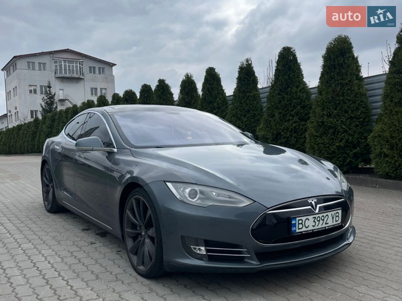 Ліфтбек Tesla Model S 2013 в Львові