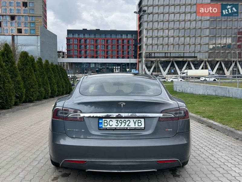 Ліфтбек Tesla Model S 2013 в Львові