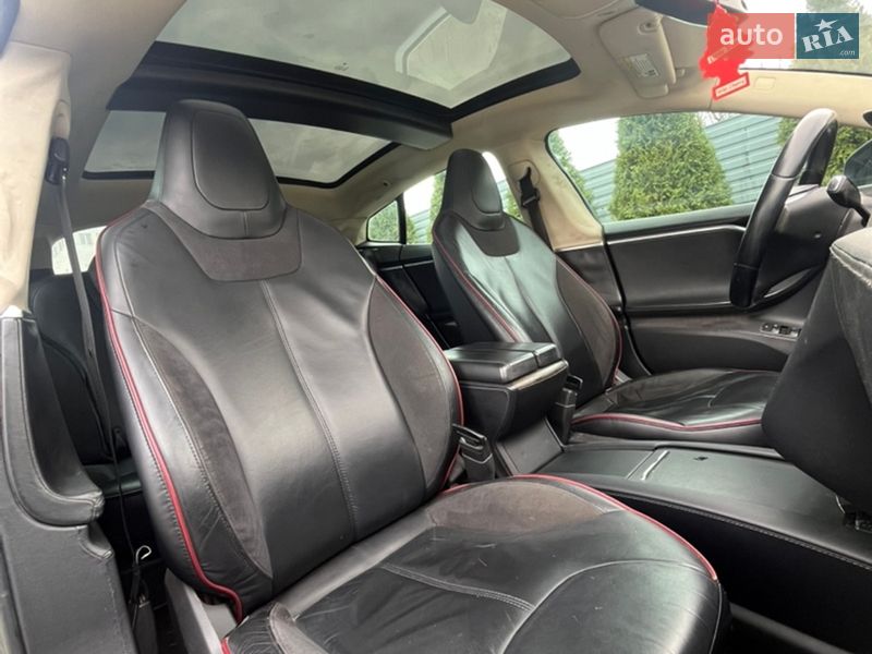 Ліфтбек Tesla Model S 2013 в Львові