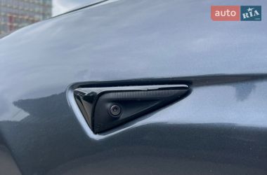 Лифтбек Tesla Model S 2017 в Львове