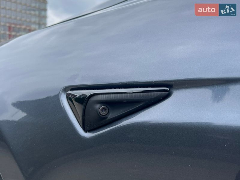 Лифтбек Tesla Model S 2017 в Львове