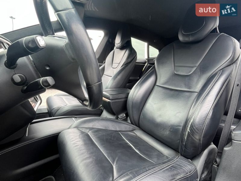Лифтбек Tesla Model S 2017 в Львове