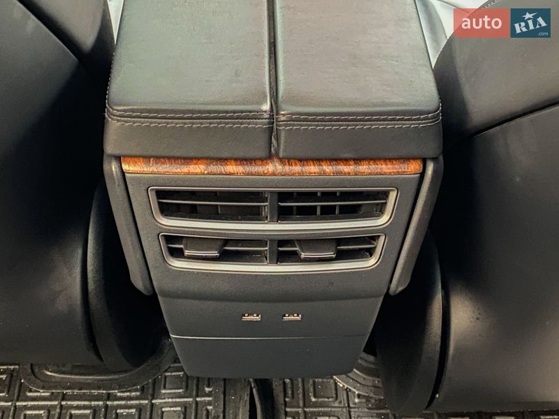 Ліфтбек Tesla Model S 2019 в Києві