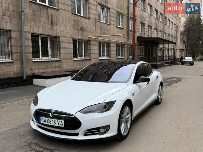 Ліфтбек Tesla Model S 2014 в Умані фото 42 Ліфтбек Tesla Model S 2014 в Умані