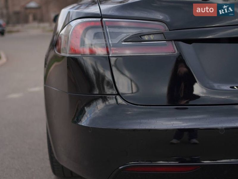 Лифтбек Tesla Model S 2021 в Кривом Роге