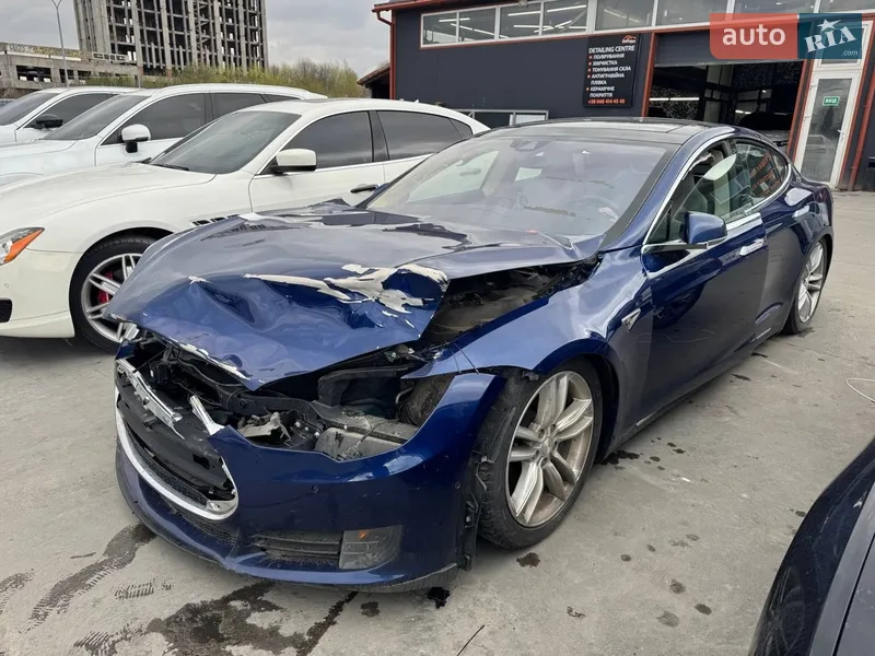 Tesla Model S 2016