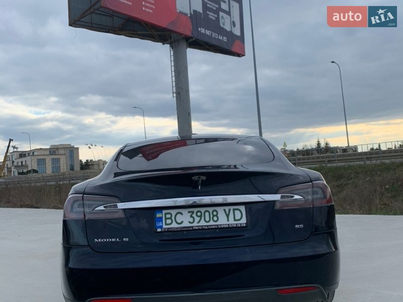 Ліфтбек Tesla Model S 2013 в Львові