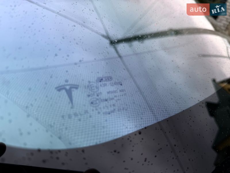 Лифтбек Tesla Model S 2017 в Тернополе