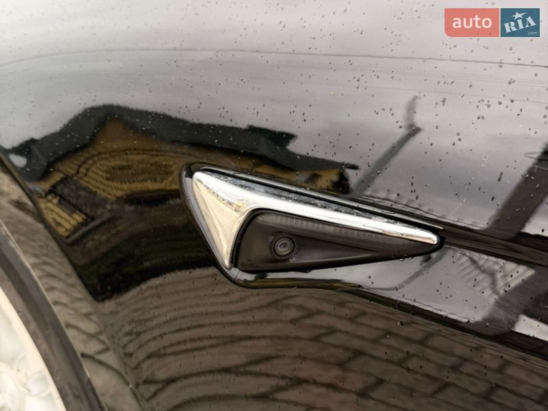 Лифтбек Tesla Model S 2017 в Тернополе