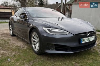 Лифтбек Tesla Model S 2017 в Львове
