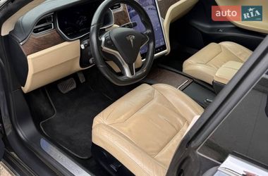 Лифтбек Tesla Model S 2017 в Львове