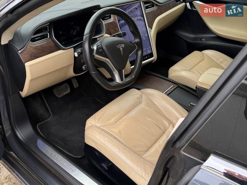 Лифтбек Tesla Model S 2017 в Львове фото 26 Лифтбек Tesla Model S 2017 в Львове