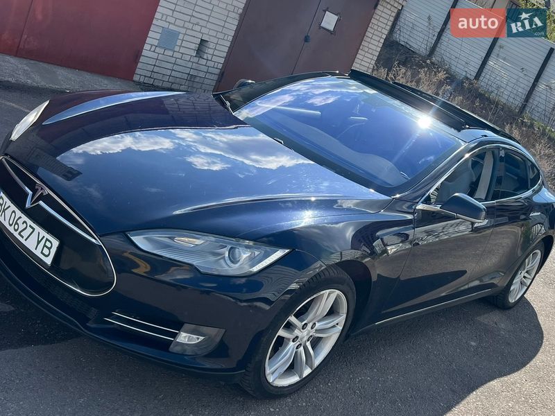 Ліфтбек Tesla Model S 2014 в Рівному