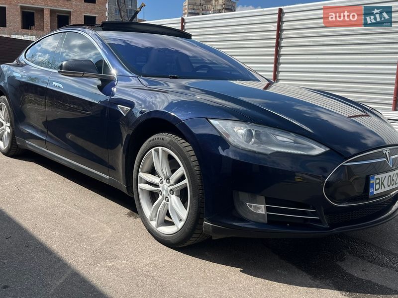 Ліфтбек Tesla Model S 2014 в Рівному