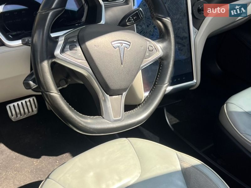 Ліфтбек Tesla Model S 2014 в Рівному