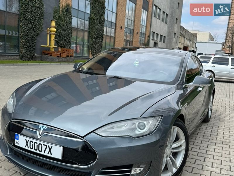 Ліфтбек Tesla Model S 2014 в Чернівцях