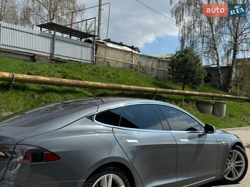 Ліфтбек Tesla Model S 2014 в Чернівцях