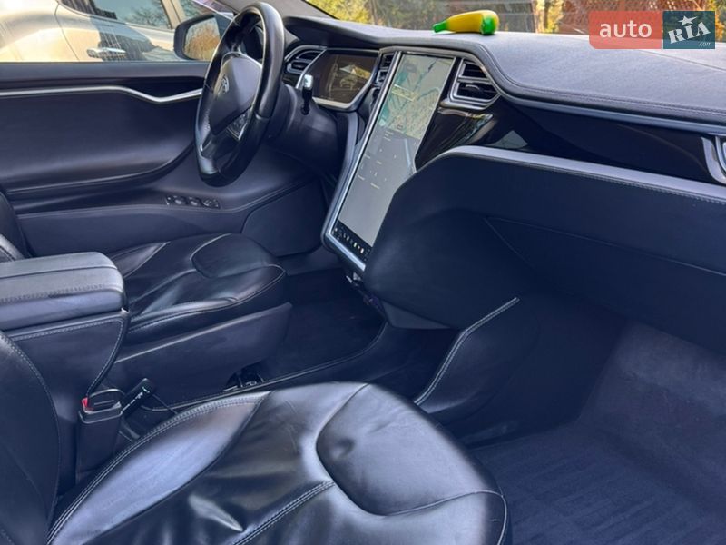 Ліфтбек Tesla Model S 2014 в Чернівцях