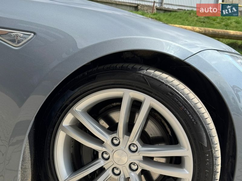 Ліфтбек Tesla Model S 2014 в Чернівцях