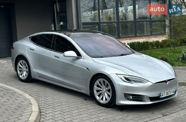 Лифтбек Tesla Model S 2016 в Ивано-Франковске