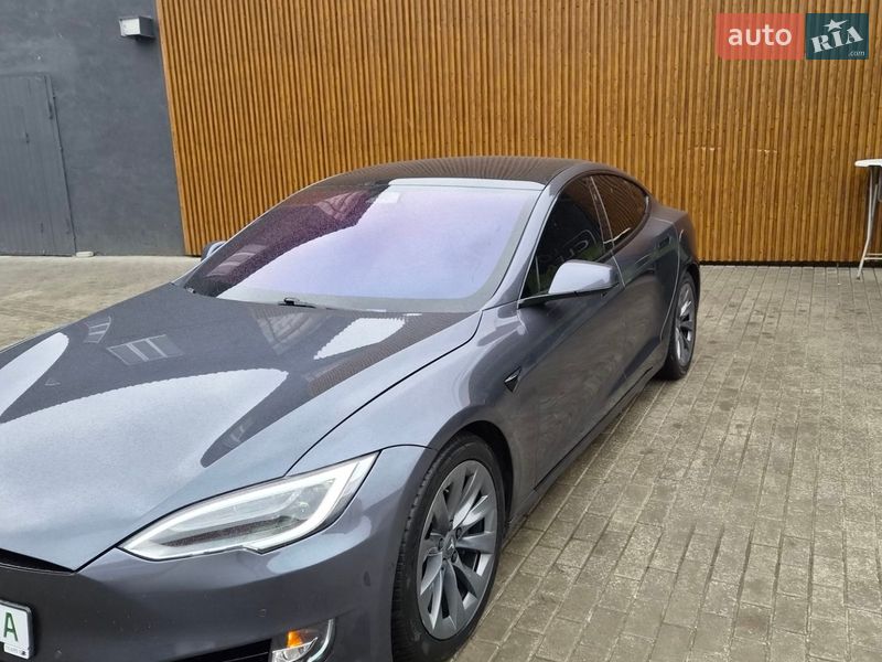 Лифтбек Tesla Model S 2019 в Сумах
