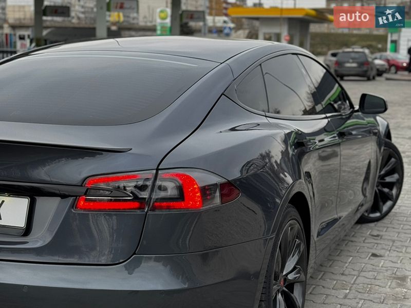 Лифтбек Tesla Model S 2019 в Днепре