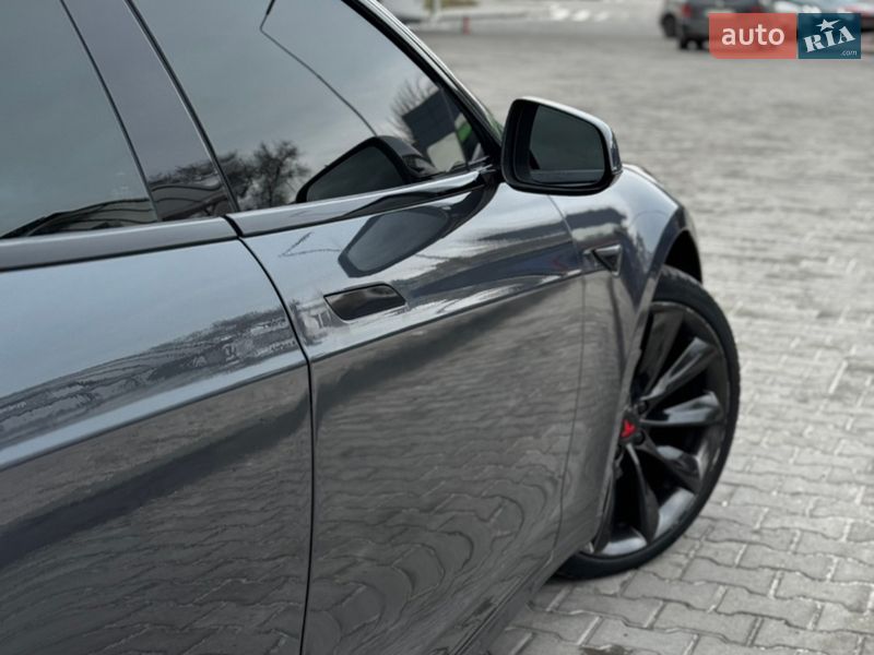 Лифтбек Tesla Model S 2019 в Днепре