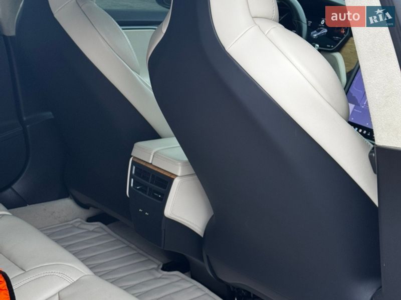 Лифтбек Tesla Model S 2019 в Днепре