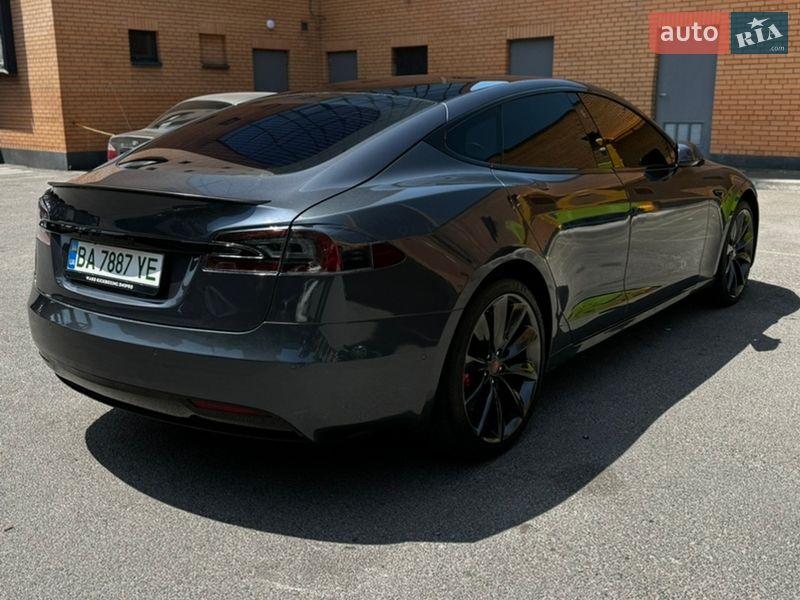 Лифтбек Tesla Model S 2019 в Днепре