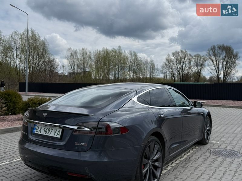 Лифтбек Tesla Model S 2017 в Хмельницком